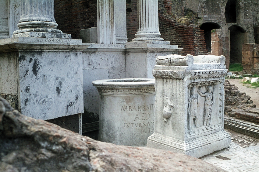 la fonte di Giuturna nel foro romano