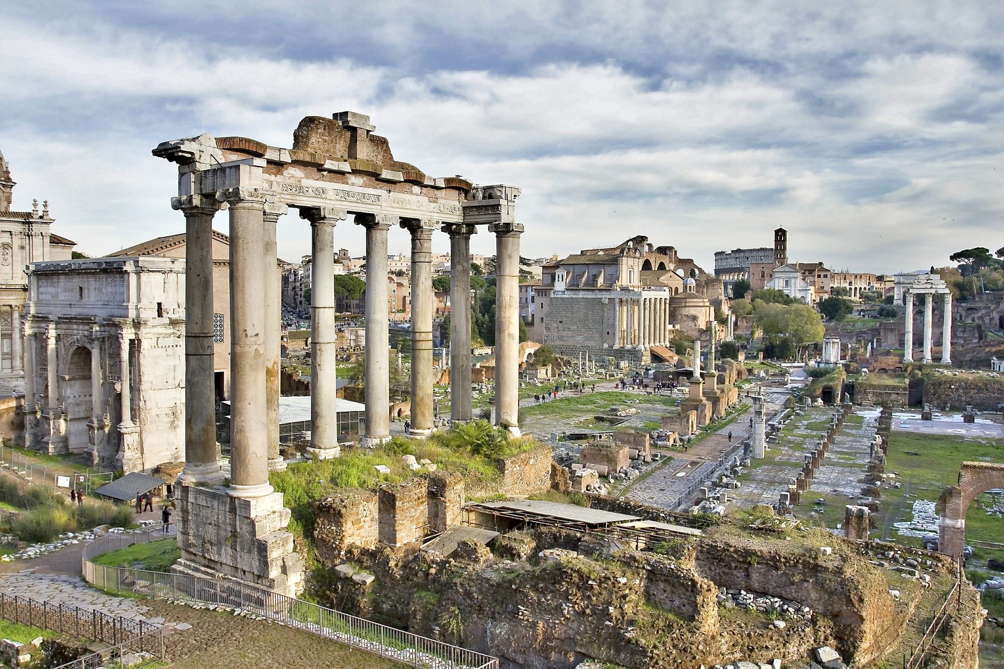 Il Tempio di Saturno nel foro romano