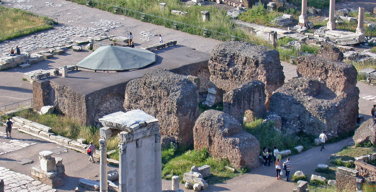 tempio del divo Giulio nel foro romano