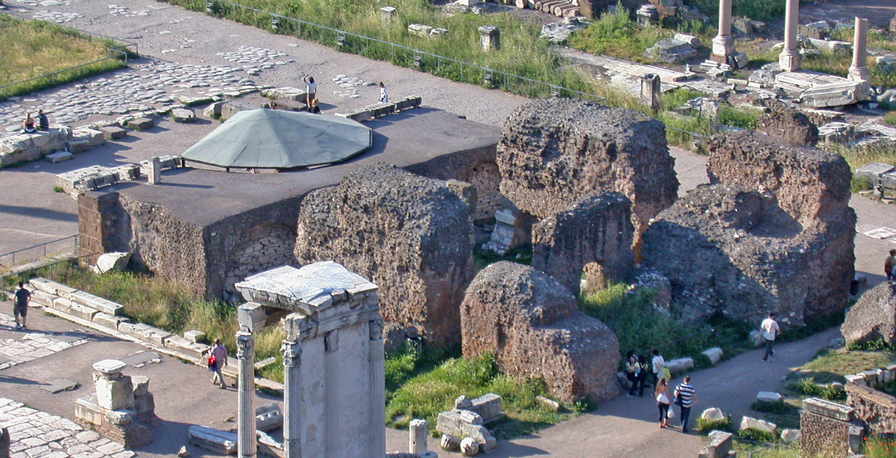 tempio del divo Giulio nel foro romano