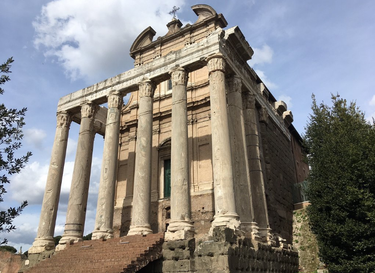 IL TEMPIO DI ANTONINO PIO E FAUSTINA NEL FORO ROMANO